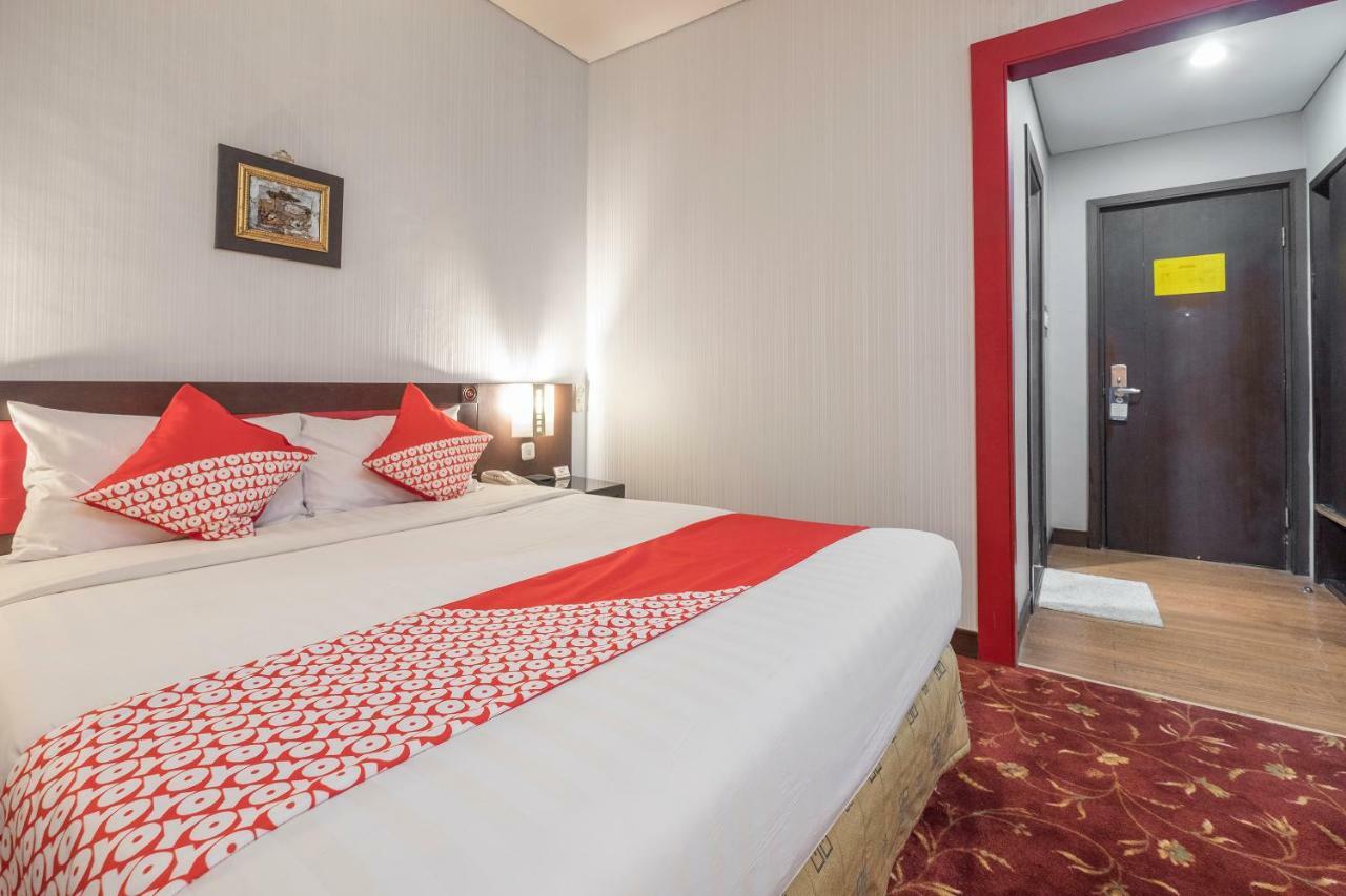 Oyo 821 Hotel Dinasti Macasar Exterior foto