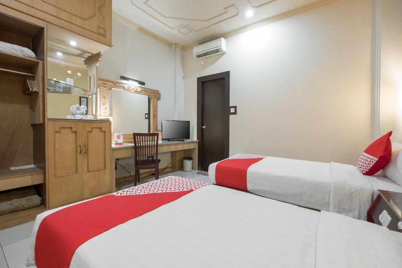 Oyo 821 Hotel Dinasti Macasar Exterior foto