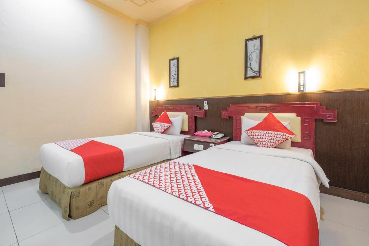 Oyo 821 Hotel Dinasti Macasar Exterior foto