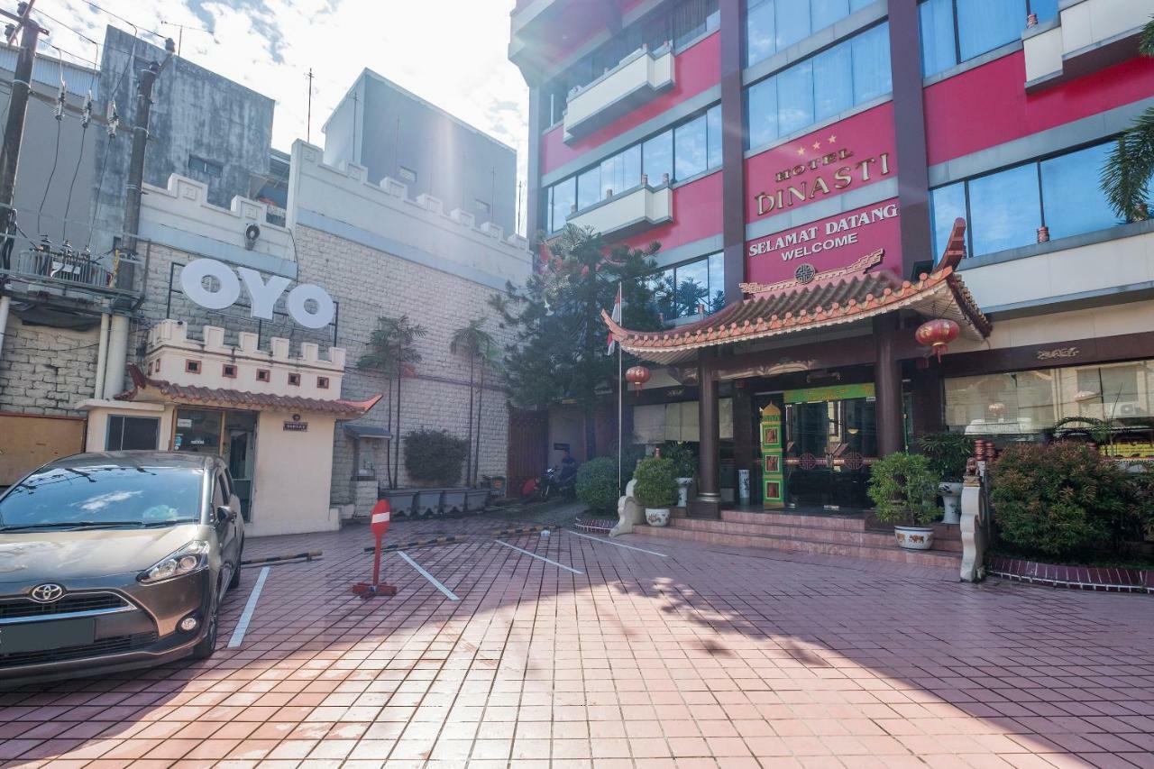 Oyo 821 Hotel Dinasti Macasar Exterior foto