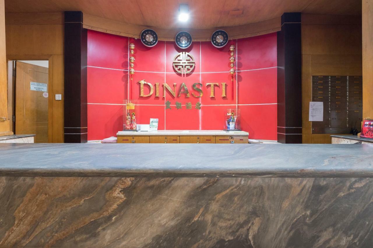 Oyo 821 Hotel Dinasti Macasar Exterior foto