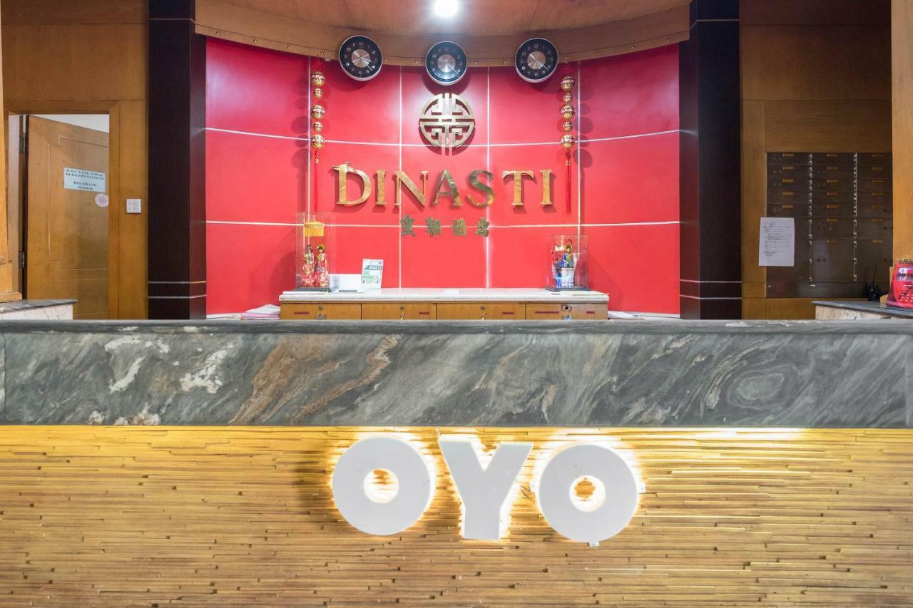 Oyo 821 Hotel Dinasti Macasar Exterior foto