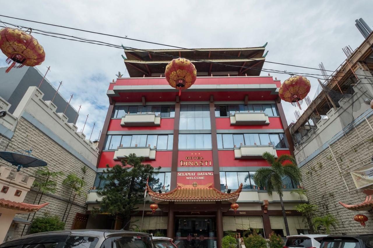 Oyo 821 Hotel Dinasti Macasar Exterior foto